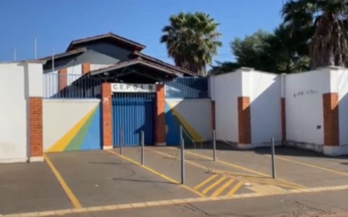 Diretor é ameaçado após tomar celular de aluno que usava aparelho para ...